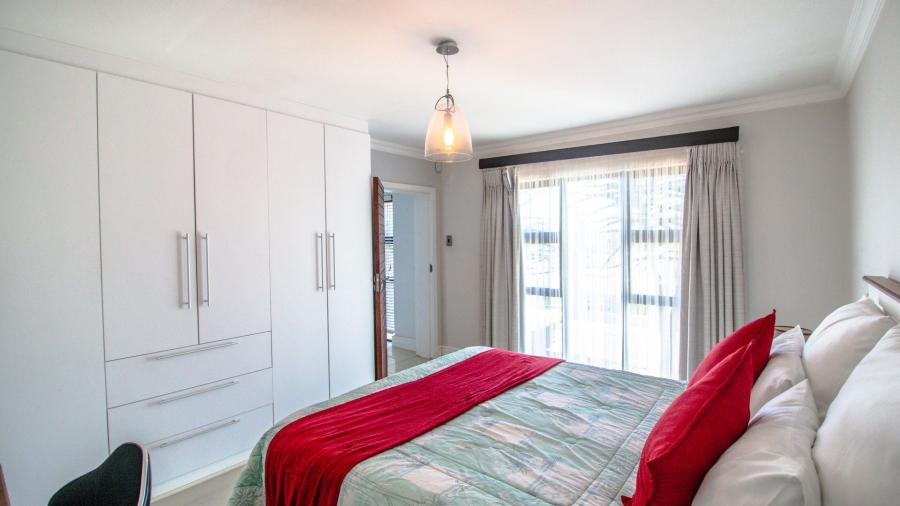 6 Bedroom Property for Sale in Gonubie Eastern Cape
